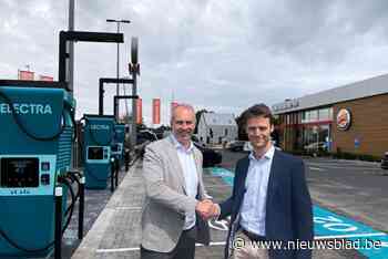 Electra opent snellaadstation voor elektrische wagens op parking Burger King