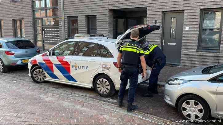 Almere - Explosie in Roemeniëstraat Almere, ruit woning vernield