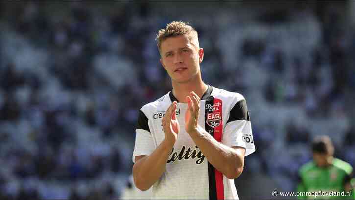 Almere - Almere City moet Belgische aanvaller drie maanden missen 