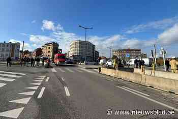 Man overlijdt na aanrijding vrachtwagen: “Mogelijk dodehoekongeval