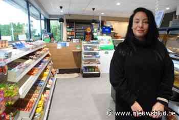 Sabrina (29) heropent buurtwinkel aan tankstation mét postpunt: “Bijzonder belangrijk aandeel van dit soort winkels”
