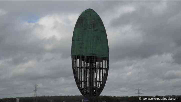 Lelystad - Vernield kunstwerk De Tong houdt politiek bezig, 'Zet het in een museum'