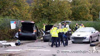 Auto erfasst Fußgänger auf Gehweg – Mutter und ihre zwei Kinder (3,6) sterben