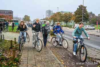 Studenten Hasseltse Sportschool gaan met fietsen uit kringwinkel naar sportlessen: “Sneller dan de bus”
