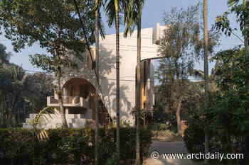 Adisaptagram Society Hall / Abin Design Studio