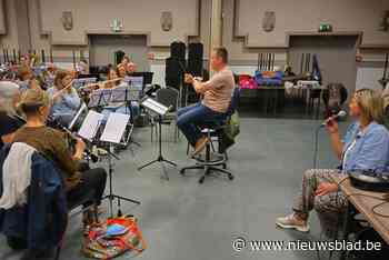 Harmonie Broederband speelt najaarsconcert met Barbara Dex als gastzangeres