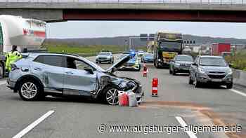 Unfall auf A8: Zwei Verletzte und ein kilometerlanger Stau