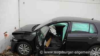 Unfall in Illerzell: Auto knallt in eine Hauswand