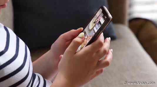 Texas school district puts limits on cell phones in classrooms during school day