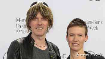 Ohne zehn nackte Friseusen: Mickie Krause feiert Silberhochzeit mit seinem Schatzi