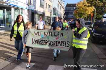 Ouders houden protestmars voor veiliger Groenplein voor hun kinderen: “Soms lijkt het hier het circuit van Zolder”