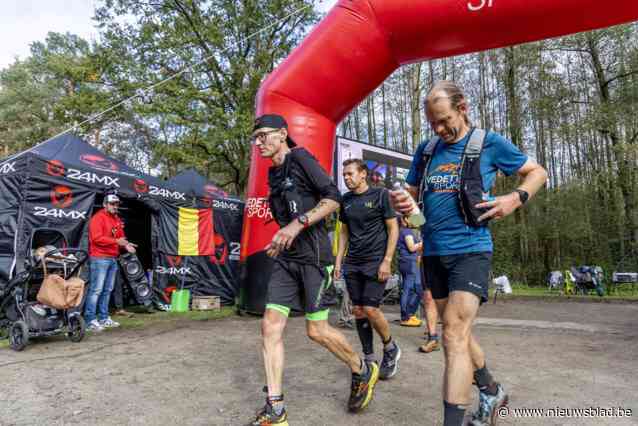 Vier nachten amper slaap en meer dan 600 kilometer in de benen: België kroont zich tot wereldkampioen Backyard Ultra voor teams