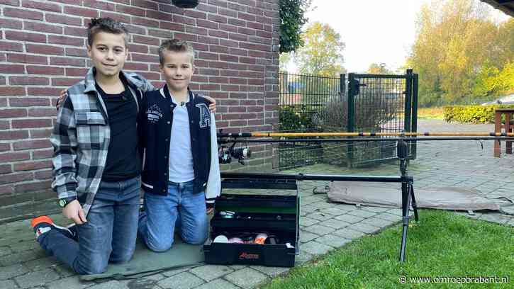 Lars en Teun kunnen niet vissen in hun dorp en stappen naar de burgemeester