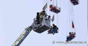 Kermisbezoekers zitten vast in 40 meter hoge attractie, reddingsteam van brandweer ingezet