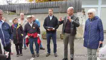Themen von Fürstenschule bis ZUM beim Stadtrundgang der Stiftsstadtfreunde mit OB Kiechle