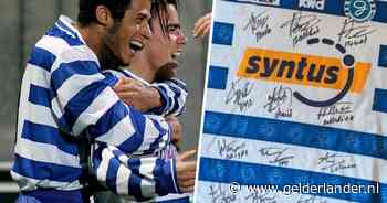 Verkoper probeert shirt van De Graafschap te slijten met handtekeningen, maar daar is iets geks mee aan de hand