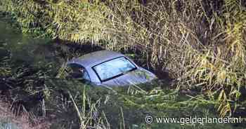 Auto belandt in een sloot bij Tricht