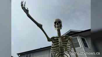 Innisfil homeowner refuses to move Halloween display amid complaints