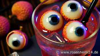 Unheimlich lecker: Augen-Cocktail mit Litschis und Beeren für deine Halloween-Party