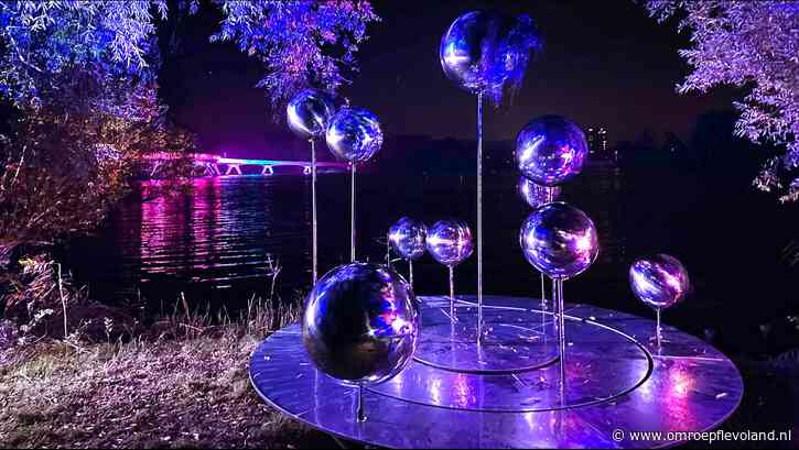 Almere - Twee weken lang wordt het Weerwater verlicht tijdens lichtkunstfestival ALLUMINOUS