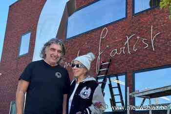 Bakker Alain plaatst zeven meter hoge ‘dame met hoed’ in voortuin: “Intiem maar toch openbaar”