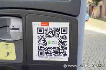 Oplichters plakken valse QR-codes op parkeerautomaten die bestuurders naar phishingwebsite lokken