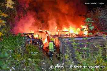 Flammen in Laubenkolonie