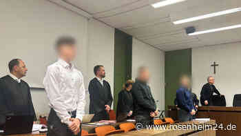 Opfer musste Urin trinken und vor ihnen tanzen - dann wurde er halbnackt im Wald gefesselt