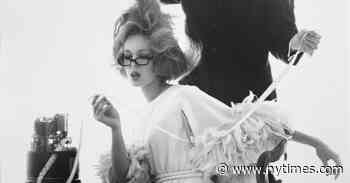 Monique Knowlton, ’60s-Era Model and Provocative Gallerist, Dies at 87