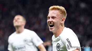 VAR pfeift Foulelfmeter zurück: Larsson erlöst die Eintracht, dann gibt es auch noch Alu-Glück