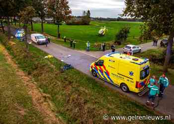 Twee fietsers ernstig gewond na botsing met bestelbus