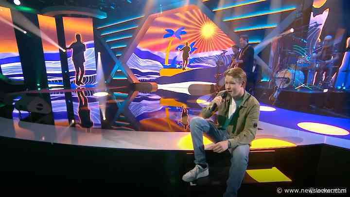 Uiterlijk zenuwachtige Mick geeft weg wie zijn vader is: ‘Als twee druppels water’