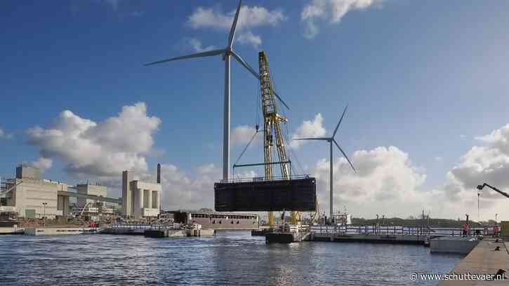 Hebo-Lift 5 plaatst 80 ton wegende zakdeur in Zoutdam IJmuiden