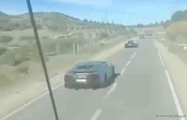 Video: Bugatti Chiron beukt Bugatti Chiron