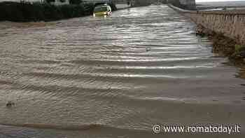 Nubifragio a nord di Roma, chiuso un tratto dell'Aurelia. Due persone intrappolate in auto salvate dai vigili