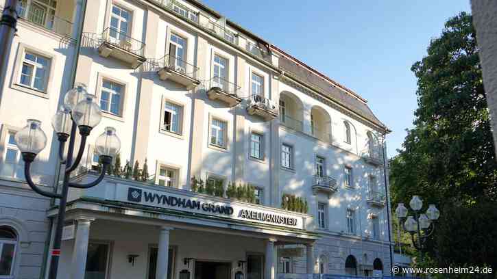 Flüchtlinge ziehen aus dem Hotel Axelmannstein - Droht die Belegung von Turnhallen?