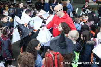 Het Laerhof vormt erehaag voor afscheidnemende directeur en dierenvriend Rudi: “Kinderen mochten vaak hun huisdier meenemen”