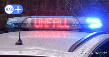 Verkehrsunfall in Groß-Buchholz in Hannover: Auto hat sich überschlagen