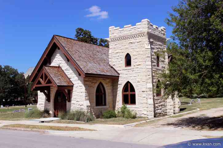 Austin Parks website offers virtual tours of Oakwood Cemetery, exhibits
