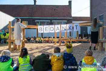 Leerlingen basisschool De Papaver spelen voor het eerst op hun nieuwe speeltuig