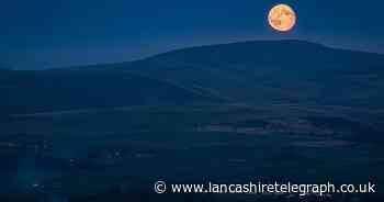 Stunning photo shows supermoon over Pendle Hill