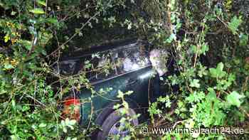 Fahranfängerin kommt von Straße ab: Mini landet im Dickicht