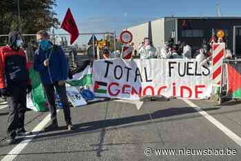 Klimaatactivisten houden blokkade tegen TotalEnergies in Antwerpse haven
