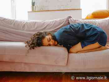 Sonno: perché spesso è più facile dormire sul divano che a letto