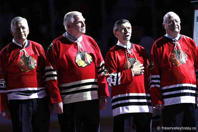 Former Blackhawks all-star and Hall of Fame hockey executive Bill Hay dead at 88