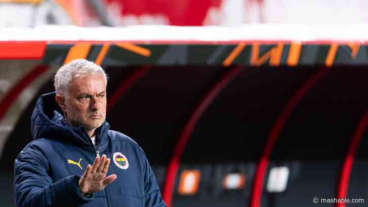 How to watch Fenerbahce vs. Manchester United online for free