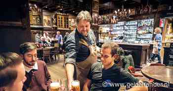 De bruine kroeg verdwijnt niet, maar verandert: ‘Je redt het niet met twee tapbiertjes en een Twix’