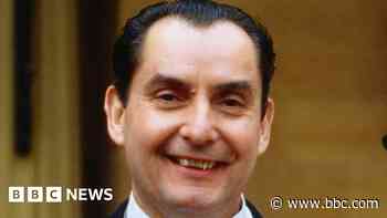 Sadness at delayed honour for late snooker champ