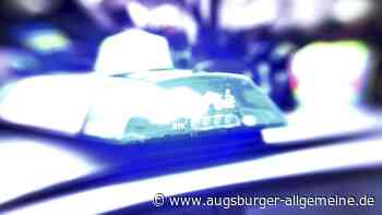 Unfall: Auto touchiert Zaun und Schild