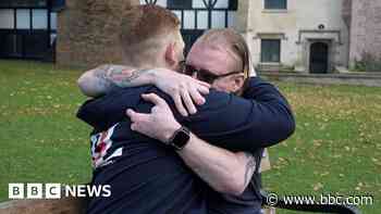 Soldiers who lost both legs in Afghanistan reunite